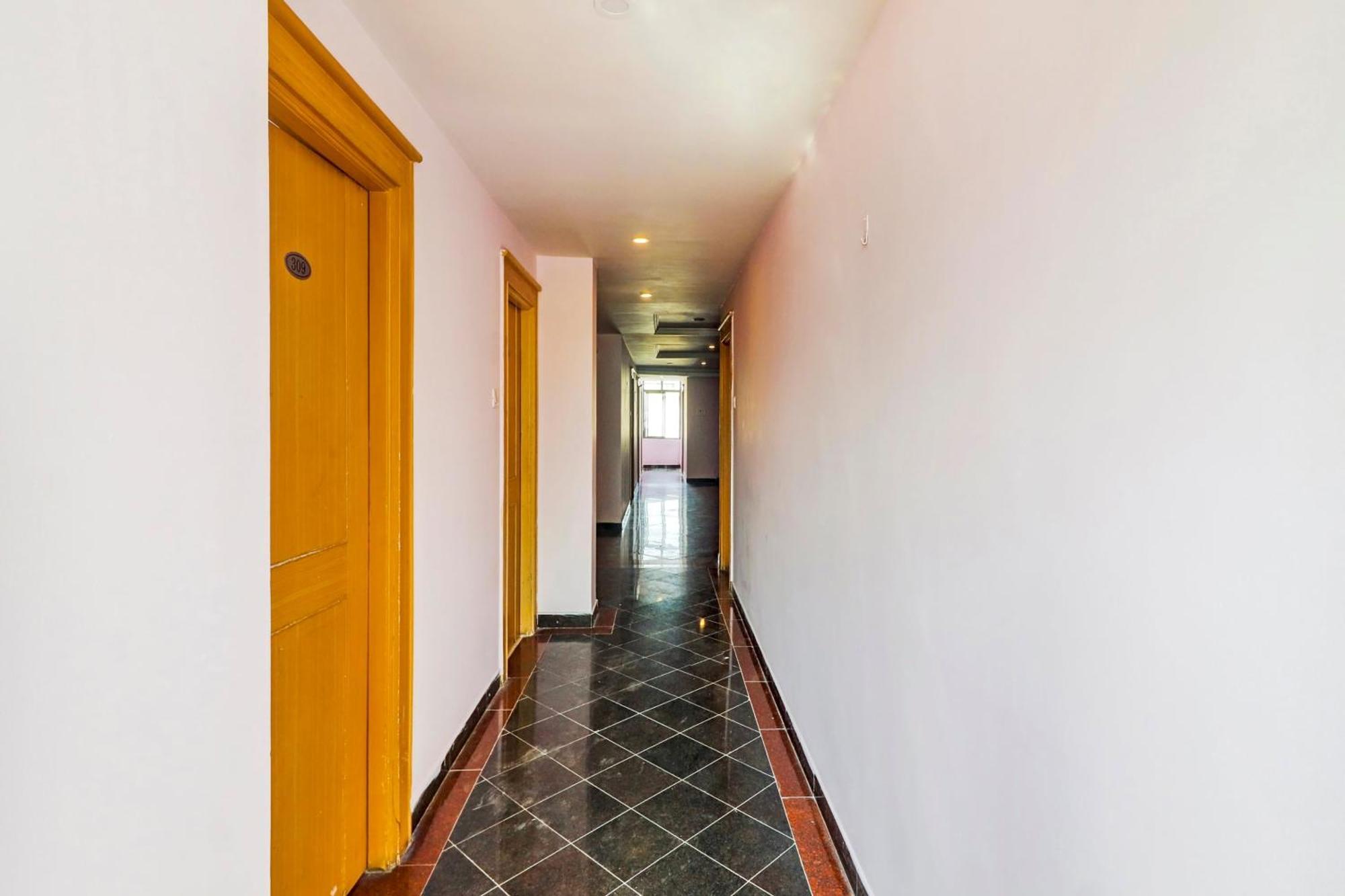 Super Collection O 77115 Vaishnavi Palace Hyderabad Exterior foto